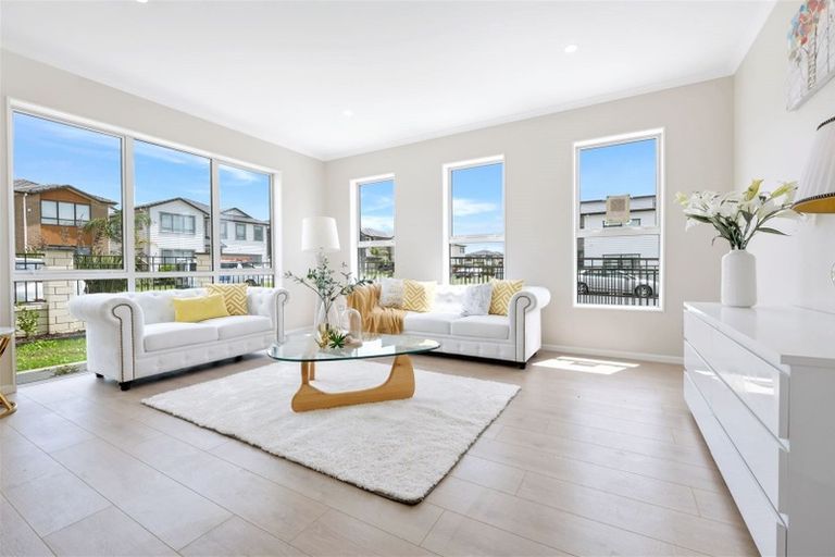 Photo of property in 15 Drumconnell Drive, Flat Bush, Auckland, 2019
