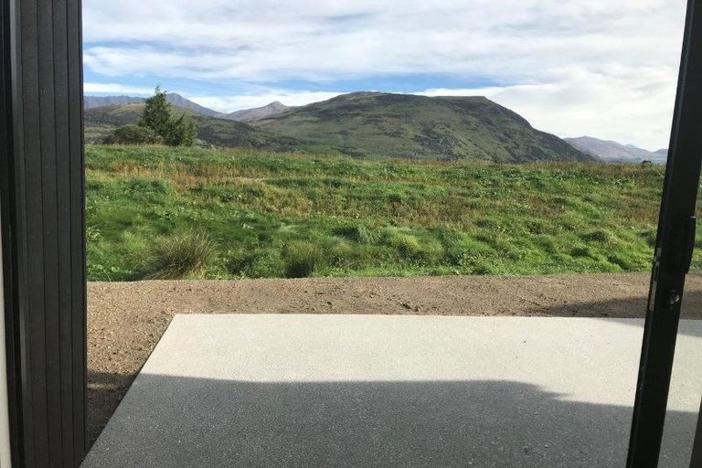 Photo of property in 5 Kotuku Lane, Jacks Point, Queenstown, 9371