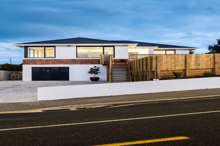 Photo of property in 11 Middleton Road, Kew, Dunedin, 9012