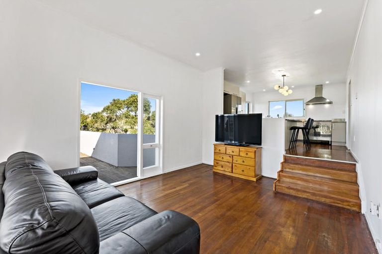 Photo of property in 29 Glamorgan Drive, Torbay, Auckland, 0630