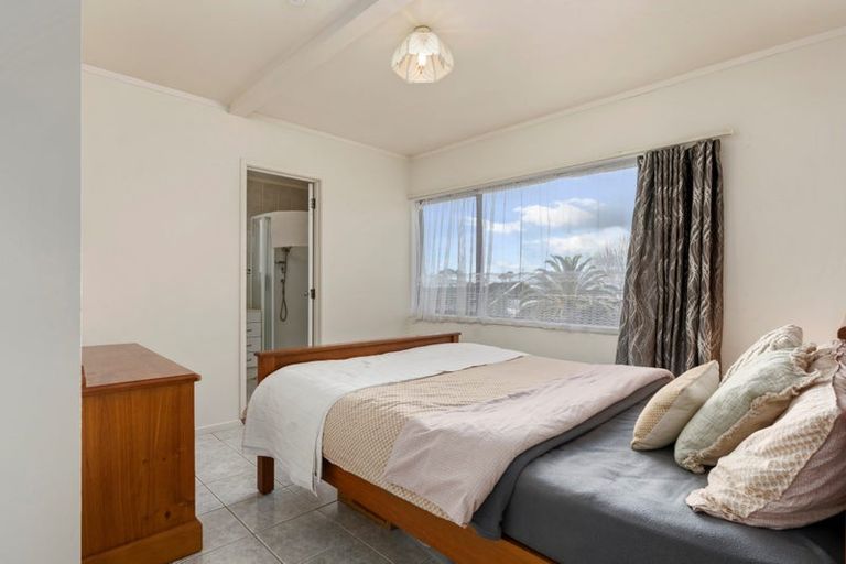 Photo of property in 2 Tipau Street, Torbay, Auckland, 0630