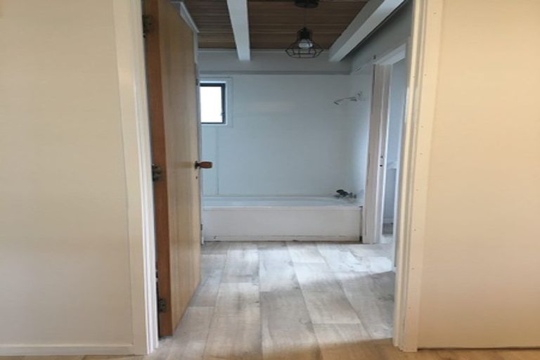 Photo of property in 1/11 Taipari Road, Te Atatu Peninsula, Auckland, 0610