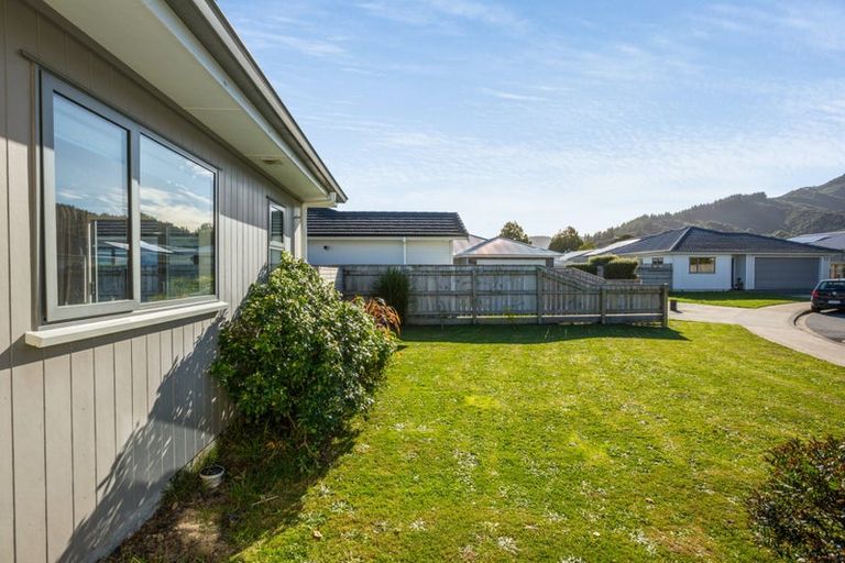 Photo of property in 11 Henrietta Maxwell Grove, Wainuiomata, Lower Hutt, 5014