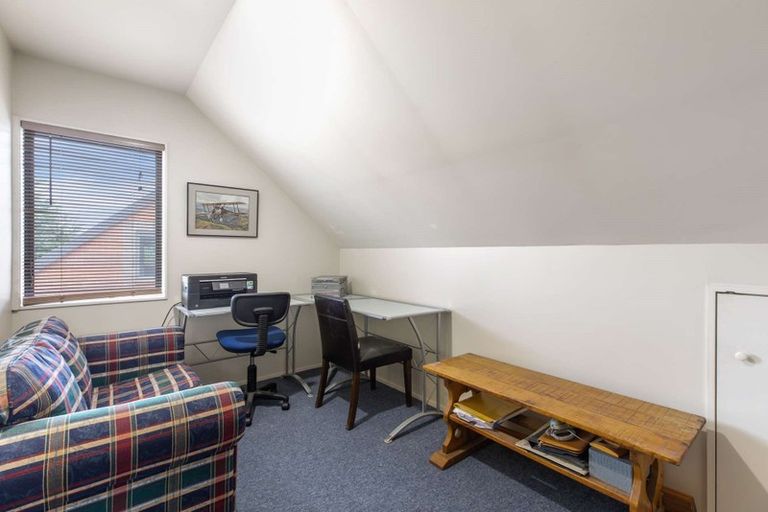 Photo of property in 37 Fields Parade, Oteha, Auckland, 0632