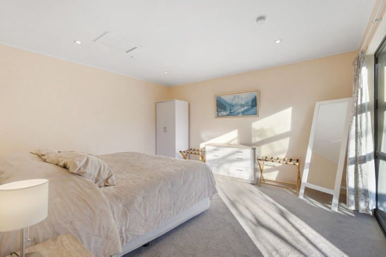 Photo of property in 21 Heuchan Lane, Wanaka, 9305