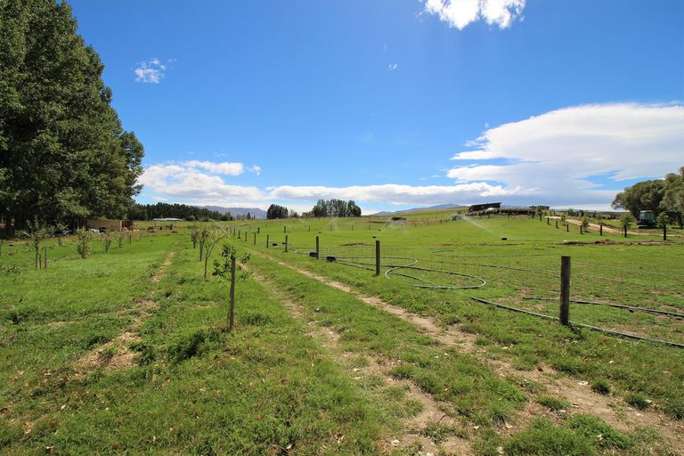 Photo of property in 24 Lewis Road, Springvale, Alexandra, 9393