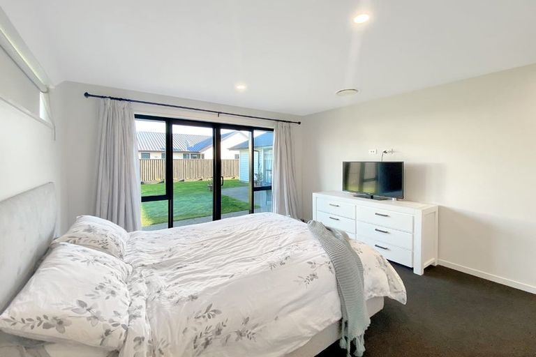 Photo of property in 11 Saint James Place, Rangiora, 7400