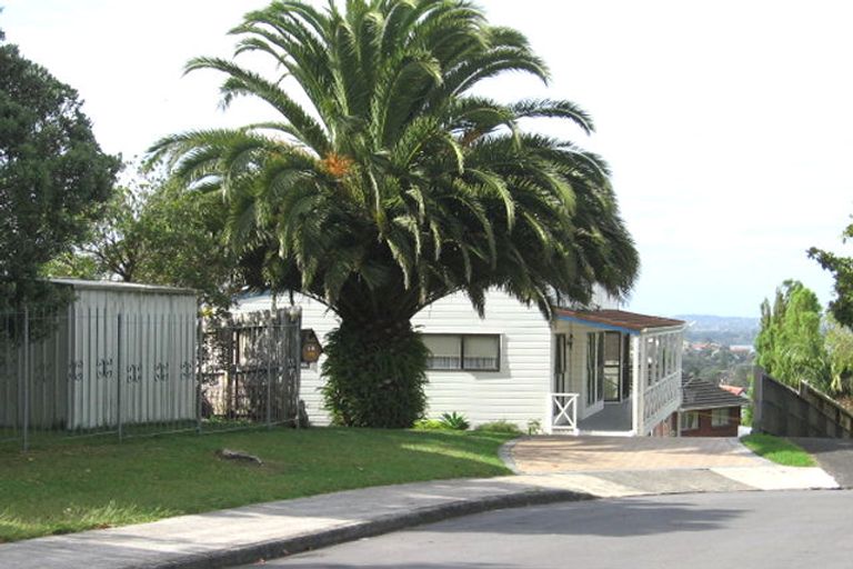 Photo of property in 15 Flagstaff Place, Massey, Auckland, 0614