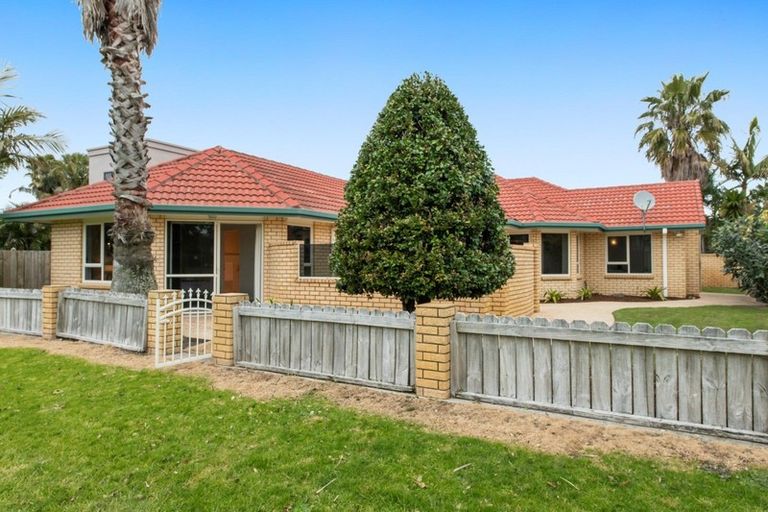 Photo of property in 111 Gravatt Road, Papamoa Beach, Papamoa, 3118