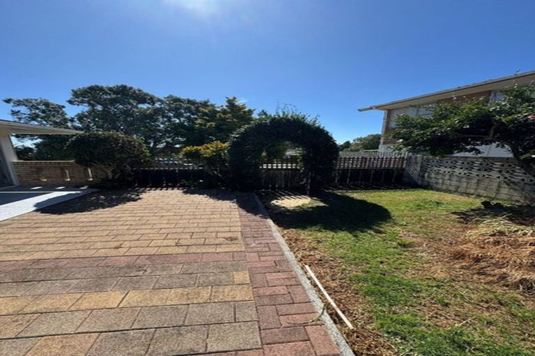 Photo of property in 25 Ellesmere Crescent, Pakuranga Heights, Auckland, 2010