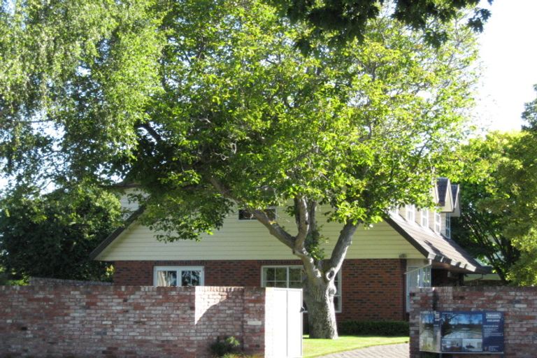 Photo of property in 443 Memorial Avenue, Burnside, Christchurch, 8053