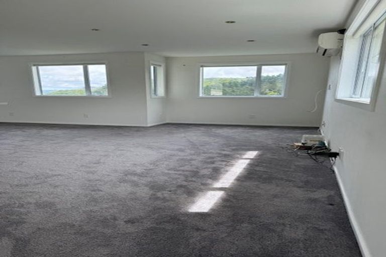 Photo of property in 12 Miles Crescent, Newlands, Wellington, 6037