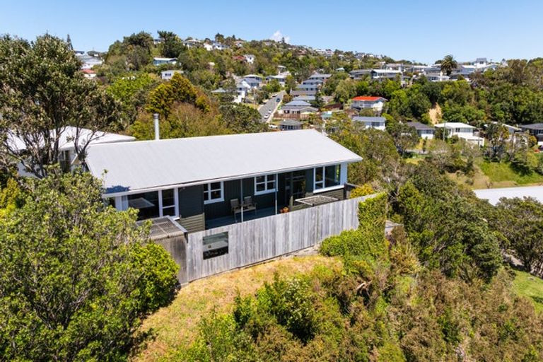 Photo of property in 11 Pauline Way, Paparangi, Wellington, 6037