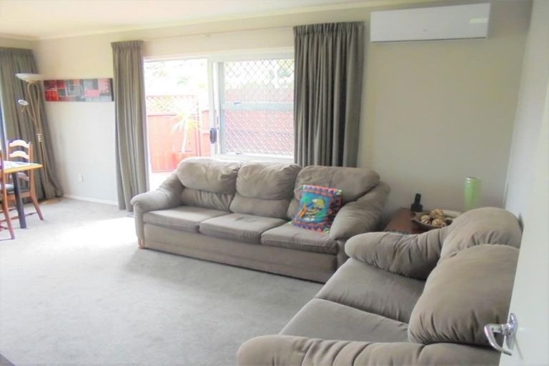 Photo of property in 1/43 Don Buck Road, Massey, Auckland, 0614