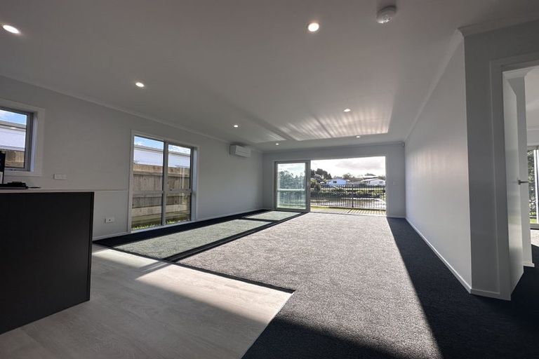 Photo of property in 26 Koru Loop, Paraparaumu, 5032