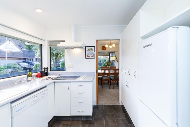 Photo of property in 140 Ruapehu Drive, Fitzherbert, Palmerston North, 4410
