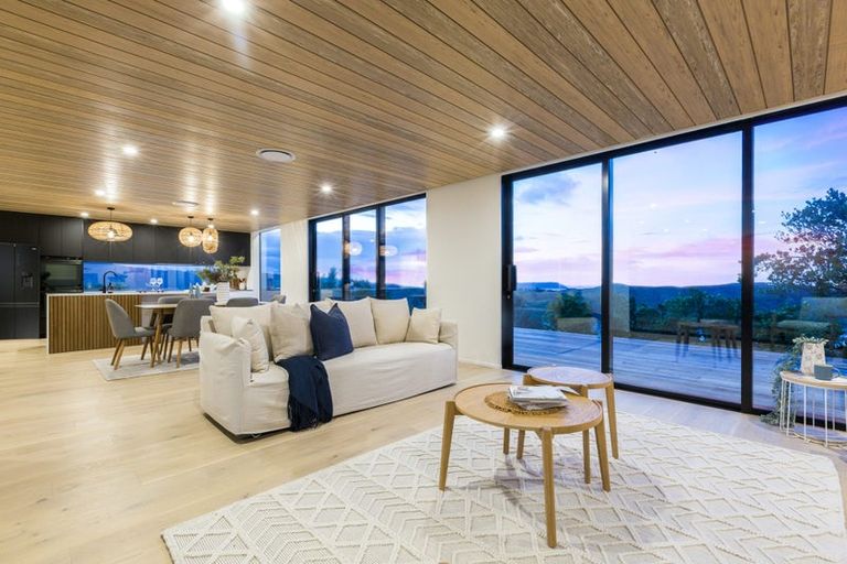Photo of property in 11 Lauderdale Road, Papakowhai, Porirua, 5024