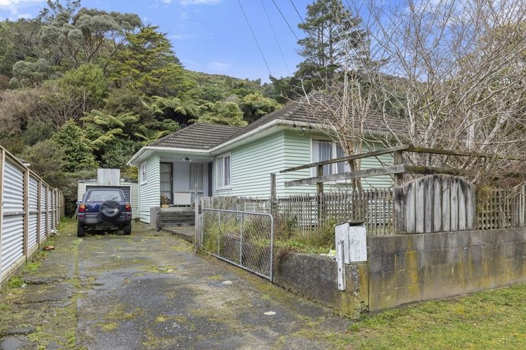 Photo of property in 35 Sunny Grove, Wainuiomata, Lower Hutt, 5014