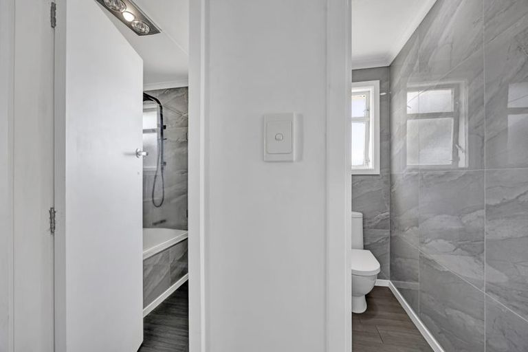 Photo of property in 37 Kamahi Avenue, Hawera, 4610