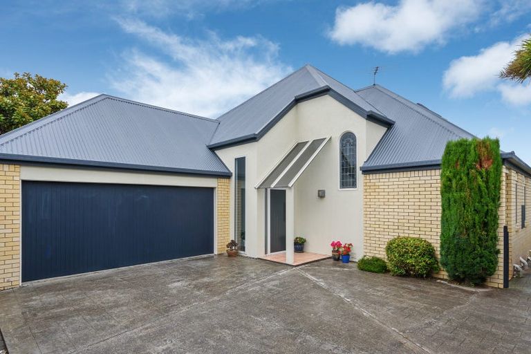 Photo of property in 12 Beatrice Place, Avonhead, Christchurch, 8042