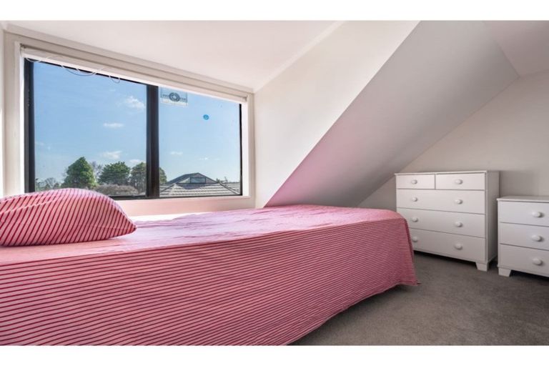 Photo of property in 121 Astley Avenue, New Lynn, Auckland, 0600