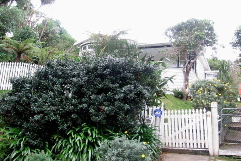 Photo of property in 28 Randwick Road, Northland, Wellington, 6012