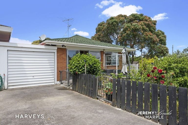 Photo of property in 28 Faith Bullock Place, New Lynn, Auckland, 0600
