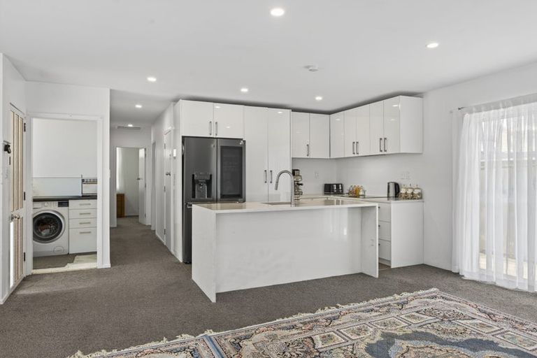 Photo of property in 2/47 Larne Avenue, Pakuranga Heights, Auckland, 2010