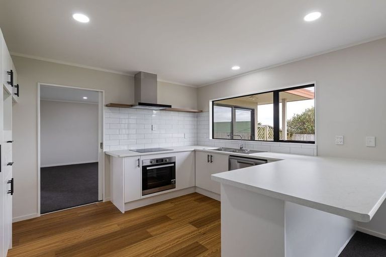 Photo of property in 21 Logan Way, Kelvin Grove, Palmerston North, 4414