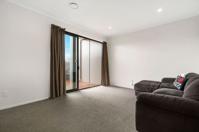 Photo of property in 32 Squadron Drive, Hobsonville, Auckland, 0616