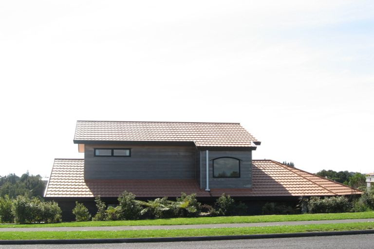 Photo of property in 140 Heta Road, Highlands Park, New Plymouth, 4312