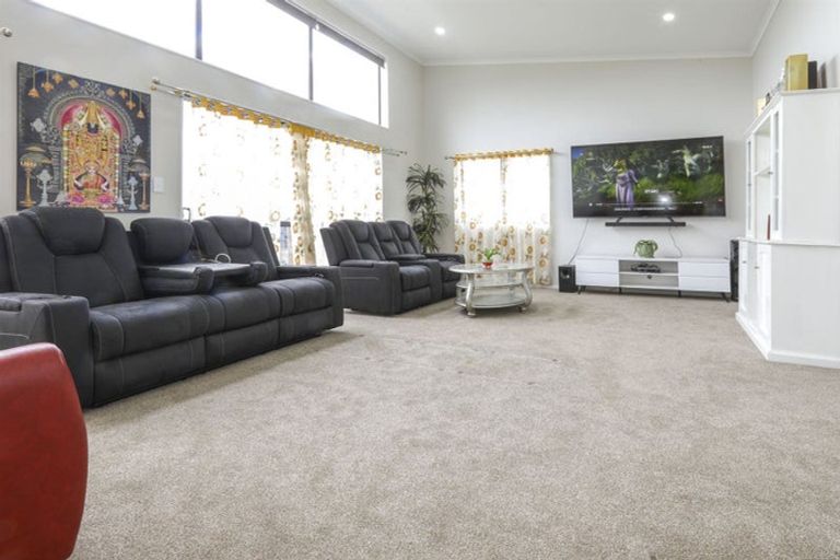Photo of property in 32 Cooladawson Drive, Flat Bush, Auckland, 2019