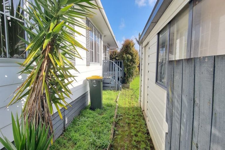 Photo of property in 40 Sikkim Crescent, Clover Park, Auckland, 2019