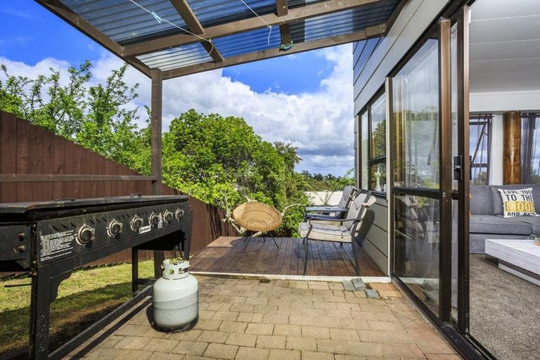 Photo of property in 2/38 Birkdale Road, Birkdale, Auckland, 0626