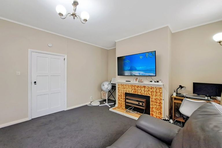 Photo of property in 22 Malone Road, Waterloo, Lower Hutt, 5011