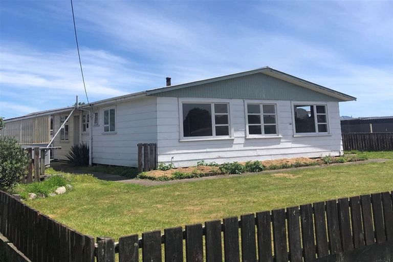 Photo of property in 132 Peel Street, Westport, 7825