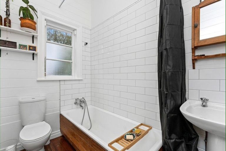 Photo of property in 50 Rahui Road, Otaki, 5512