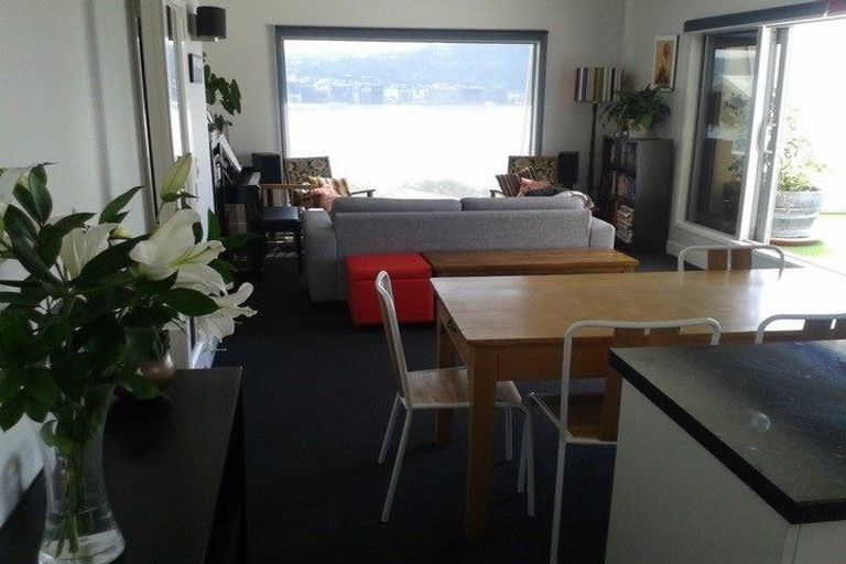 Photo of property in 2u4 Grafton Road, Roseneath, Wellington, 6011