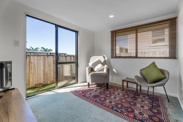 Photo of property in 2/71 Potter Avenue, Northcote, Auckland, 0627