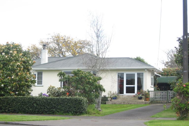 Photo of property in 100 Govett Avenue, Frankleigh Park, New Plymouth, 4310