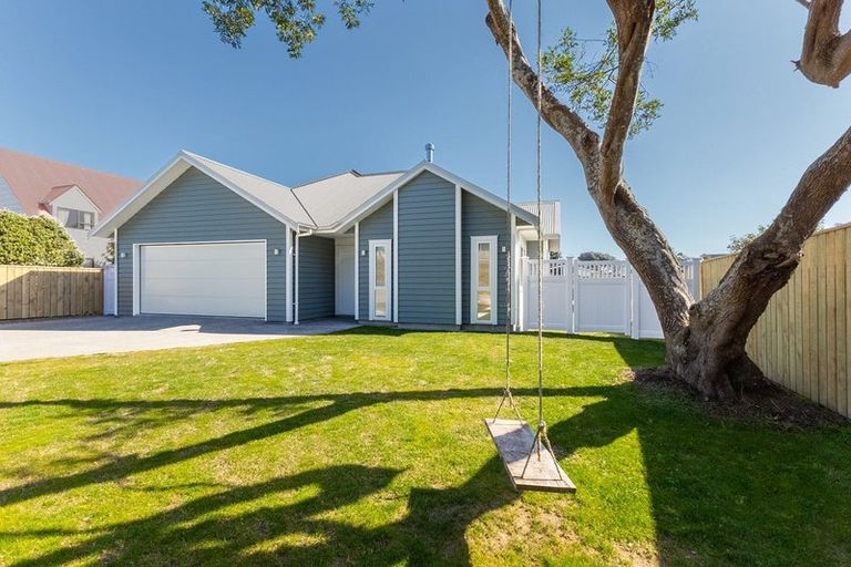 Photo of property in 23 Frimley Terrace, Waikanae Beach, Waikanae, 5036