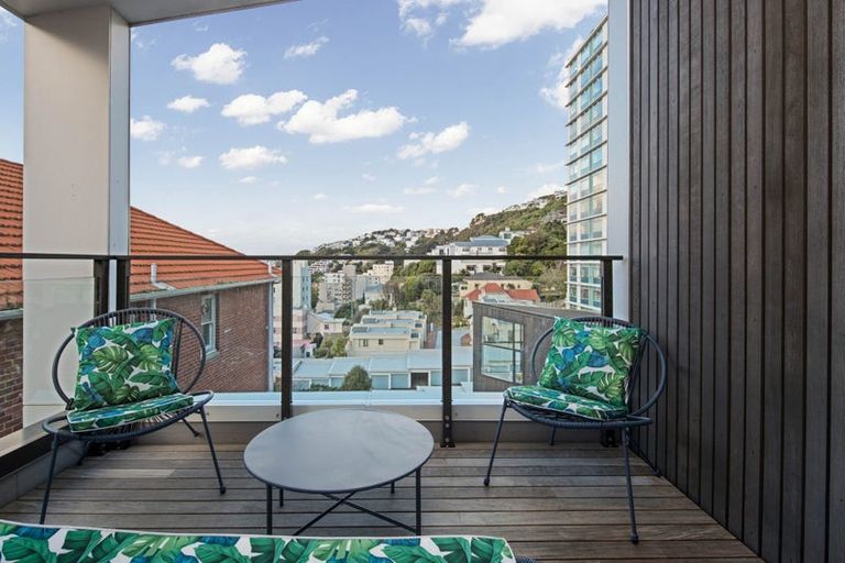 Photo of property in 18u1 Oriental Terrace, Oriental Bay, Wellington, 6011
