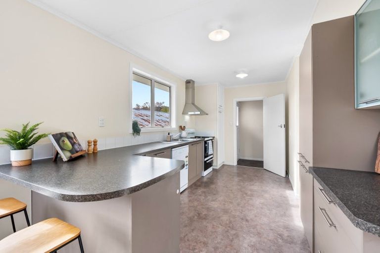 Photo of property in 4 Thomson Grove, Stokes Valley, Lower Hutt, 5019