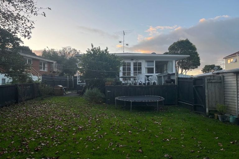 Photo of property in 2/303 Pakuranga Road, Pakuranga Heights, Auckland, 2010