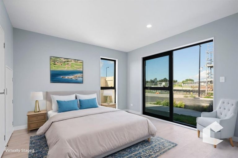 Photo of property in 8 Taipahitini Road, Rosehill, 2113