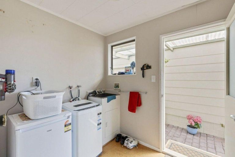 Photo of property in 12 Towai Street, Inglewood, 4330