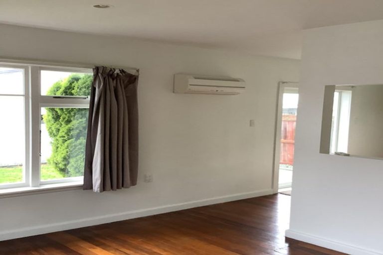 Photo of property in 18 Avonhead Road, Avonhead, Christchurch, 8042