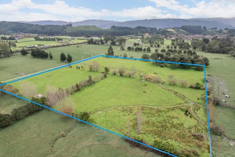 Photo of property in 1015b Beach Road, Torbay, Auckland, 0630