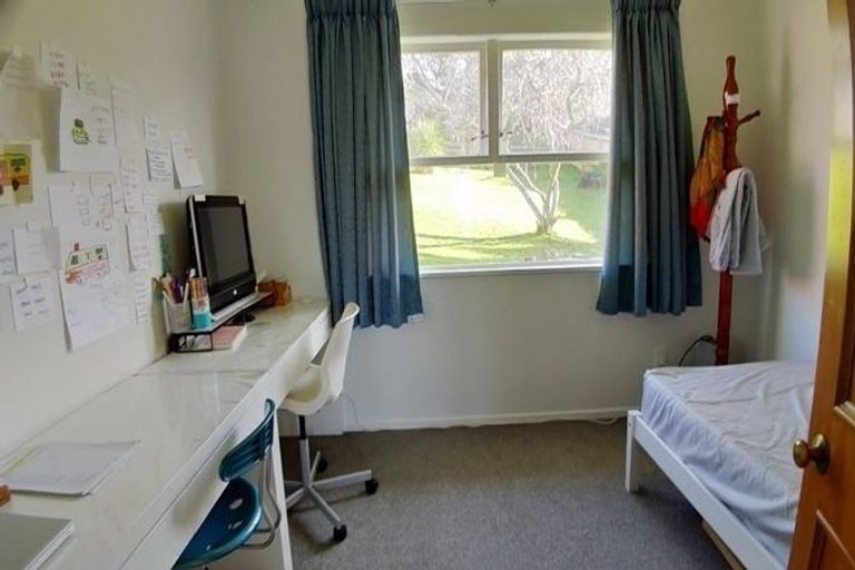 Photo of property in 33 Lingfield Street, Glenfield, Auckland, 0629