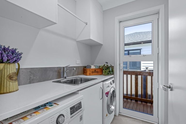 Photo of property in 134 Arran Point Parade, Orewa, 0931